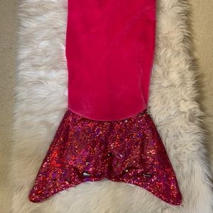 Mermaid tail hit pink blanket